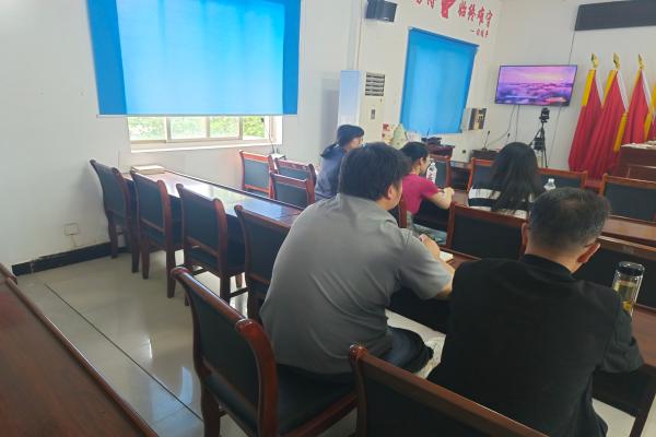 金集鎮(zhèn)鮑崗村：組織觀看《用生命書寫赤誠》