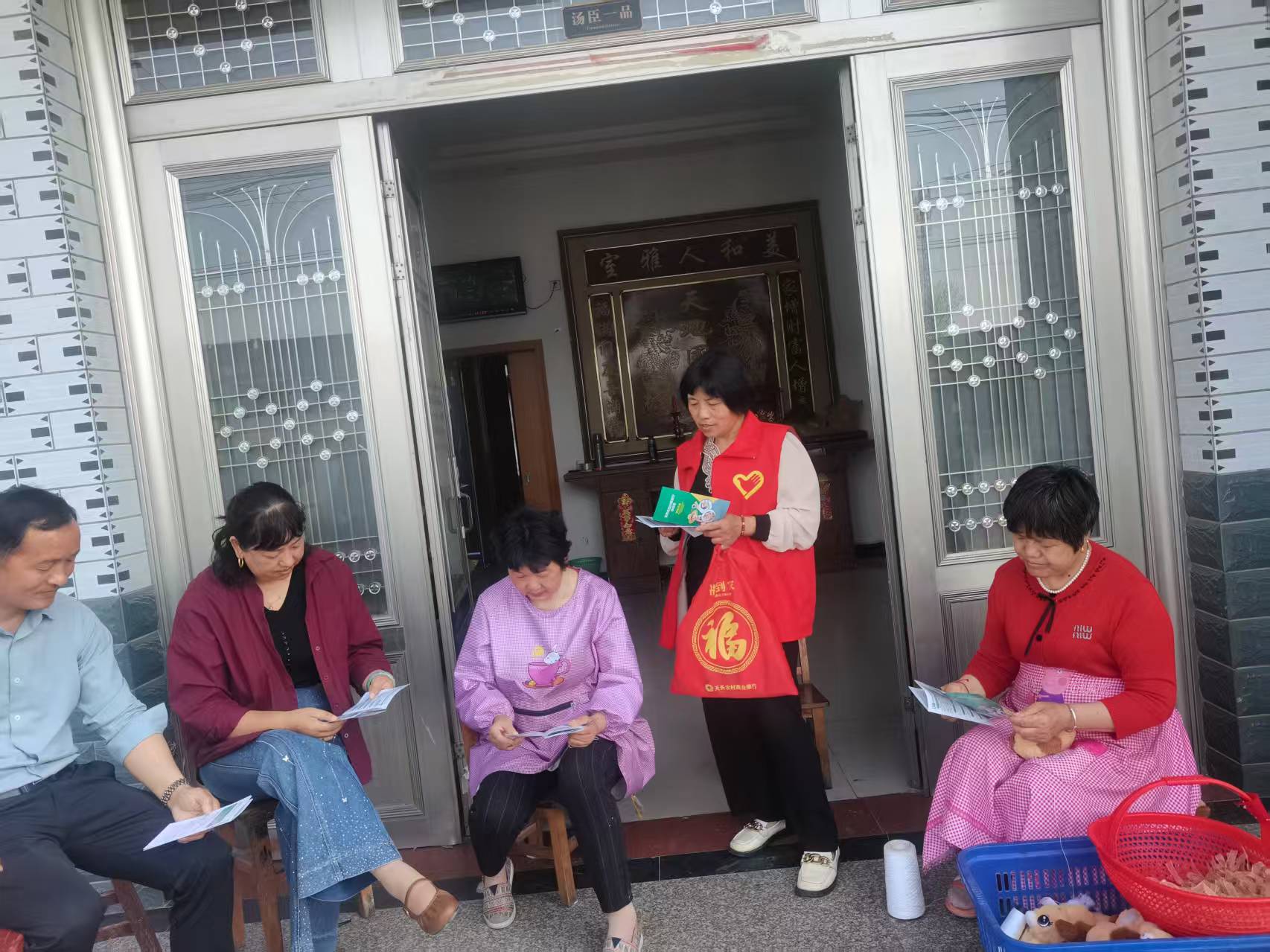 倉(cāng)房村：開(kāi)展蜱蟲(chóng)防治入戶宣傳活動(dòng)