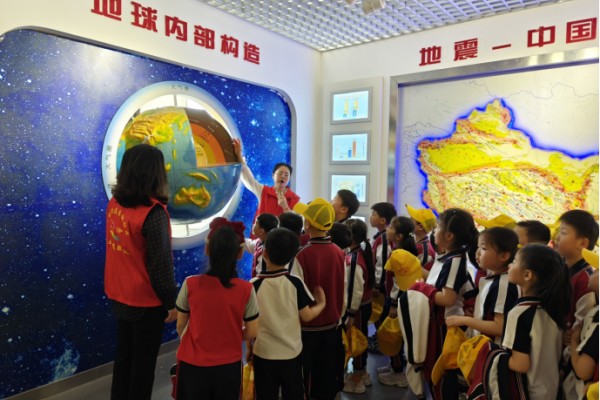 千秋街道園林社區：萌娃探秘地震科學 共筑安全防線