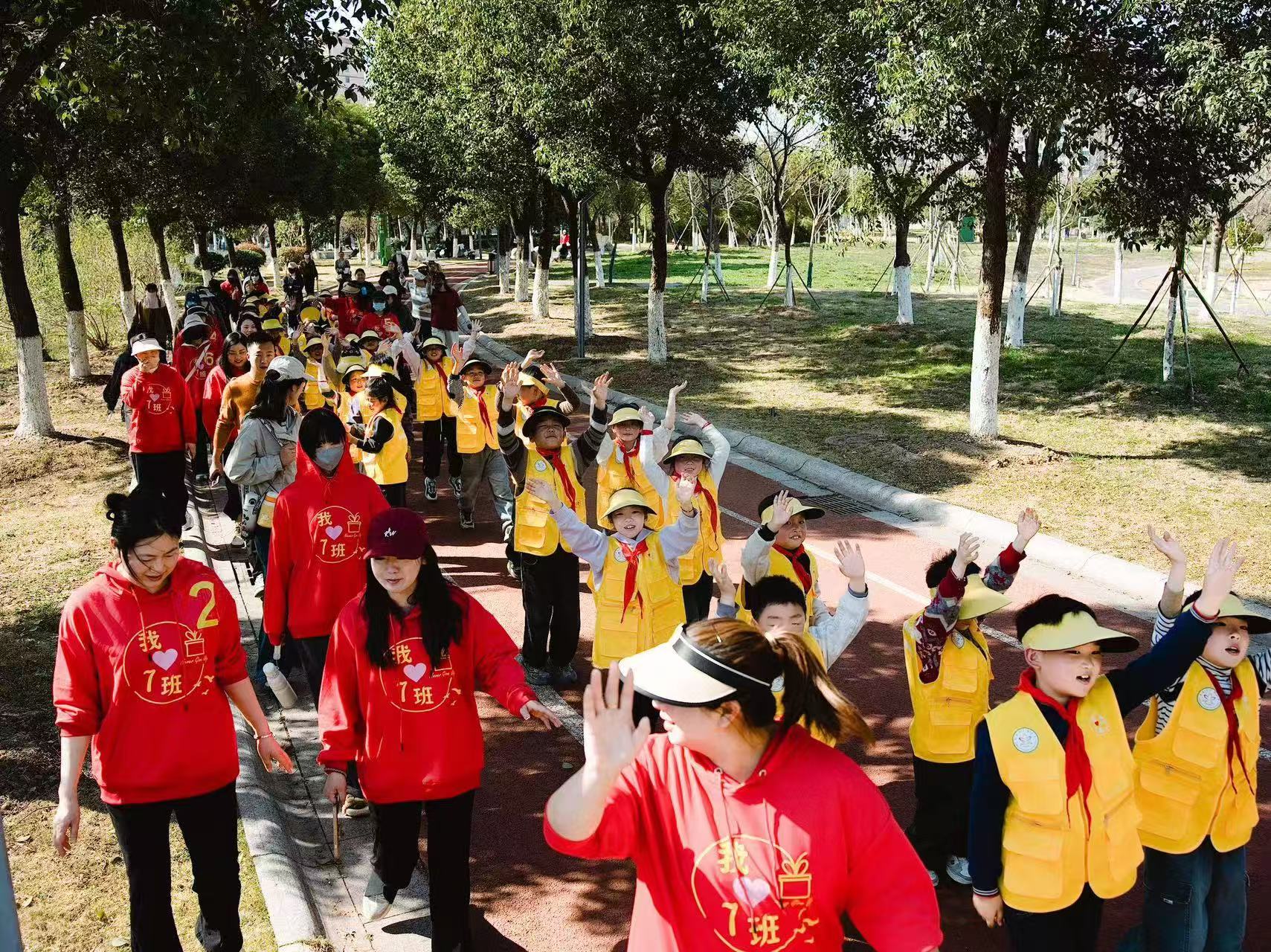 廣寧社區黨委開展“春暖四月，放飛夢想”親子活動