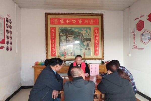 汊河村網格點開展“弘揚法治精神、共建法治社會”宣傳活動